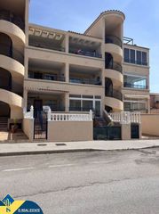 Apartament a Punta Prima. Apartamento con piscina comunitaria, en la provincia de alicante