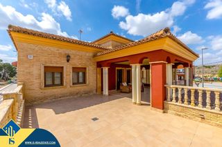 Chalet in Montepinar - La Aparecida - Raiguero. Villa con piscina privada, en la provincia de alicante, en orihu