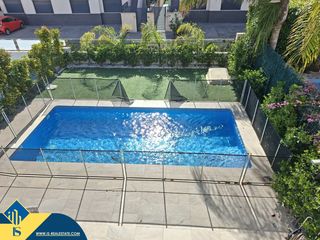 Chalet en Rojales. Villa con piscina comunitaria, en la provincia de alicante, en r
