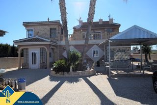 Chalet in Rojales. Villa con piscina privada en la provincia de alicante, en la loc