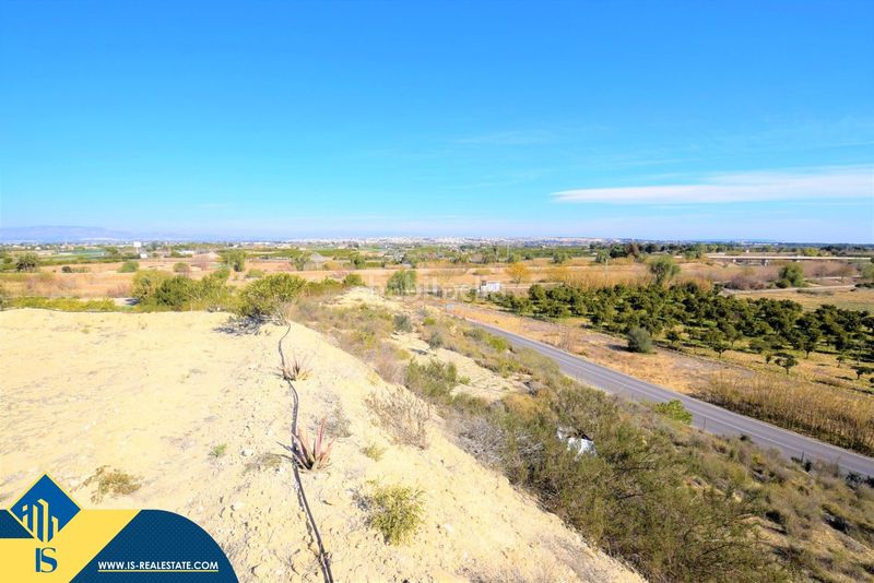 Foto f8134713-7786-47c7-907b-96f5138549ae. Casa amb piscina a Pueblo Lucero Rojales