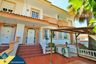 Casa in Villamartín-Las Filipinas. Casa con piscina comunitaria en la provincia de alicante, en ori
