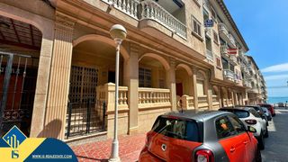 Piso en Guardamar Playa. Apartamento con terraza en la provincia de alicante, en la local