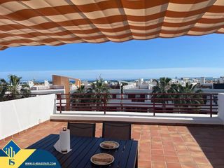 Àtic a Punta Prima. Ático con piscina comunitaria, en la provincia de alicante, en l