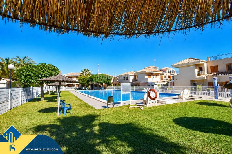 Foto b89f7fde-26f2-4bf7-a48d-6ea531864b0c. Pis amb piscina a Playa Flamenca Orihuela