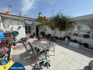 Casa en Zona Carrefour - Urbanizaciones. Bungalow con terraza, en la provincia de alicante, en la ciudad
