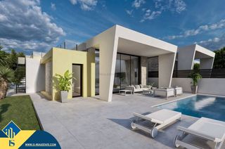 Xalet a Los Balcones y los Altos. Casa en construcción, en la provincia de alicante, en la localid