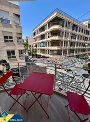 Apartment in Centro - Muelle Pesquero. Apartamento reformado con terraza, en la provincia de alicante,
