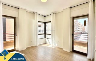 Apartment in Antonio Machado. Apartamento reformado con terraza, en la provincia de alicante,