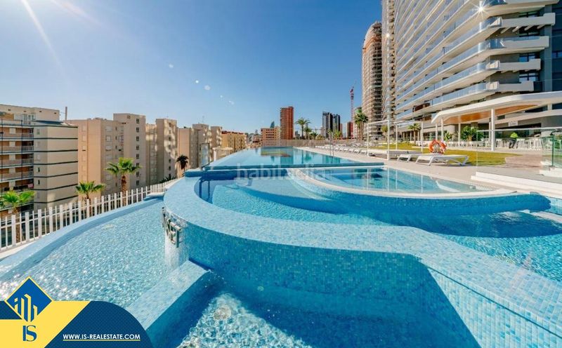 Foto 3528c4fd-f474-4783-a248-887d02037132. Àtic amb piscina a Playa Poniente Benidorm
