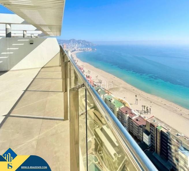 Foto f32a8c5f-e239-497f-a298-0172ec2299a6. Àtic amb piscina a Playa Poniente Benidorm