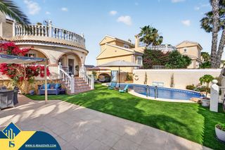 Chalet à Monte y Mar. Villa con piscina privada, en la provincia de alicante, en la ci