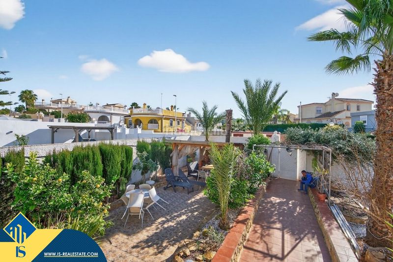 Foto d17c9129-dc25-4edf-a6d1-c589bf56c2da. Xalet amb piscina a Monte y Mar Santa Pola