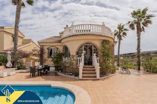 Xalet a Monte y Mar. Villa con piscina privada en la provincia de alicante, en la loc