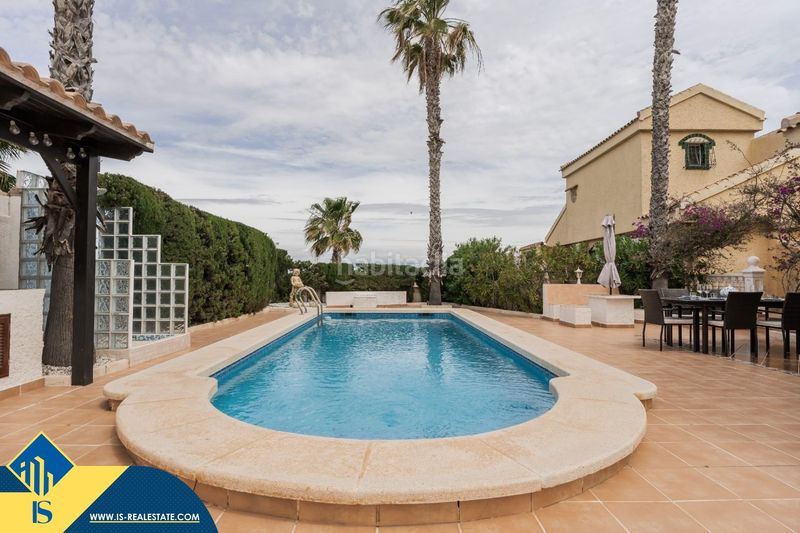 Foto 36f15d24-f90d-4b0a-ab2c-048a70918249. Chalet villa con piscina privada en la provincia de alicante, en la localidad de gran alacant. 3 dormitorios | 119 m² | a 2,5 km del mar en Santa Pola