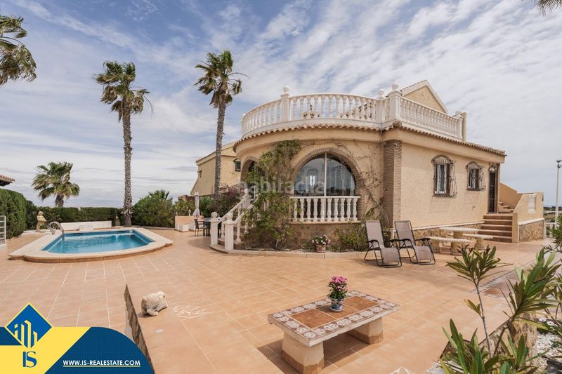 Foto 4244f17b-c486-45be-b9ae-10d7d9862c33. Chalet villa con piscina privada en la provincia de alicante, en la localidad de gran alacant. 3 dormitorios | 119 m² | a 2,5 km del mar en Santa Pola