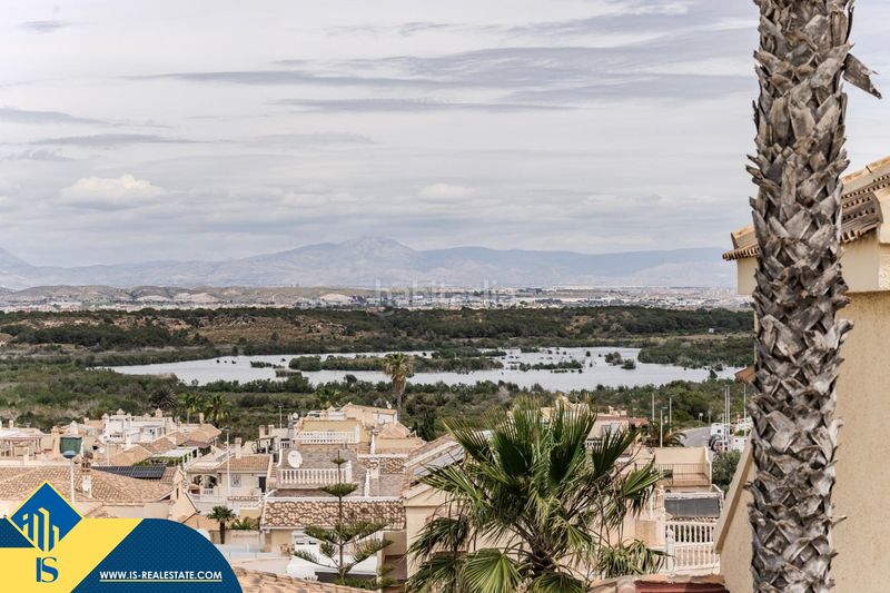 Foto bbeca697-a524-44b6-8fb0-20ff6c75faf9. Chalet villa con piscina privada en la provincia de alicante, en la localidad de gran alacant. 3 dormitorios | 119 m² | a 2,5 km del mar en Santa Pola