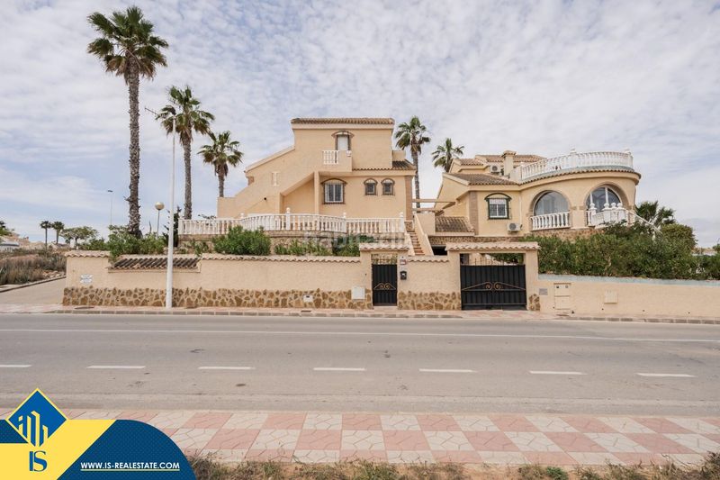 Foto caca9780-d8c4-45c3-a224-1ea8fa4f8fde. Chalet villa con piscina privada en la provincia de alicante, en la localidad de gran alacant. 3 dormitorios | 119 m² | a 2,5 km del mar en Santa Pola