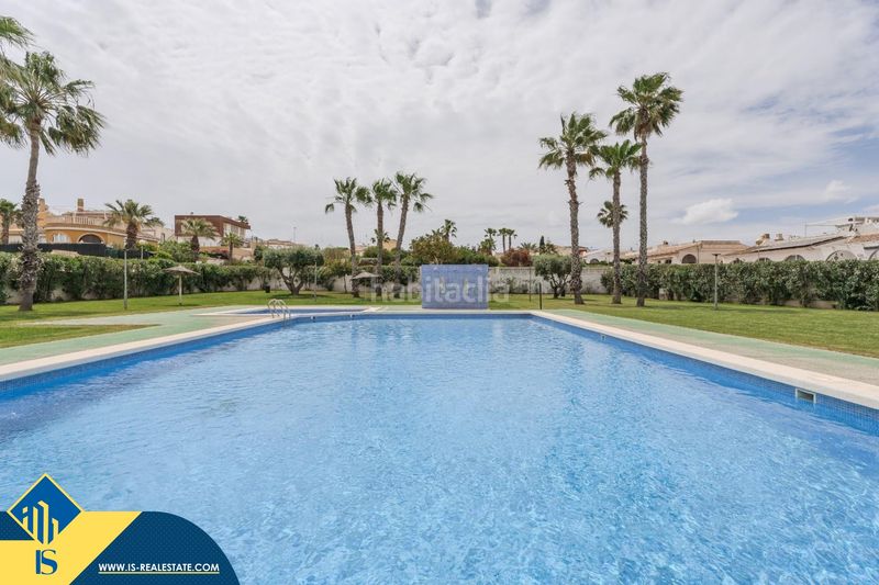 Foto d63bcf51-71ae-4bf2-9612-52eaeae2282a. Chalet villa con piscina privada en la provincia de alicante, en la localidad de gran alacant. 3 dormitorios | 119 m² | a 2,5 km del mar en Santa Pola