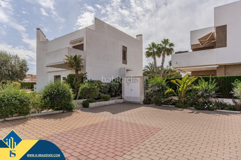 Foto 16ad50da-986e-4ab7-a119-00b6c1cbcffc. Casa amb piscina a La Zenia Orihuela