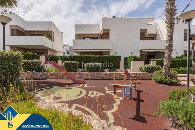 Foto 574db3cd-1101-4d1c-b027-5c42e8a174f3. Casa amb piscina a La Zenia Orihuela