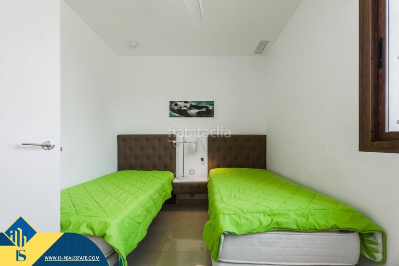 Foto c4aa780f-baa2-483c-991c-ae85a81c03ba. Casa amb piscina a La Zenia Orihuela