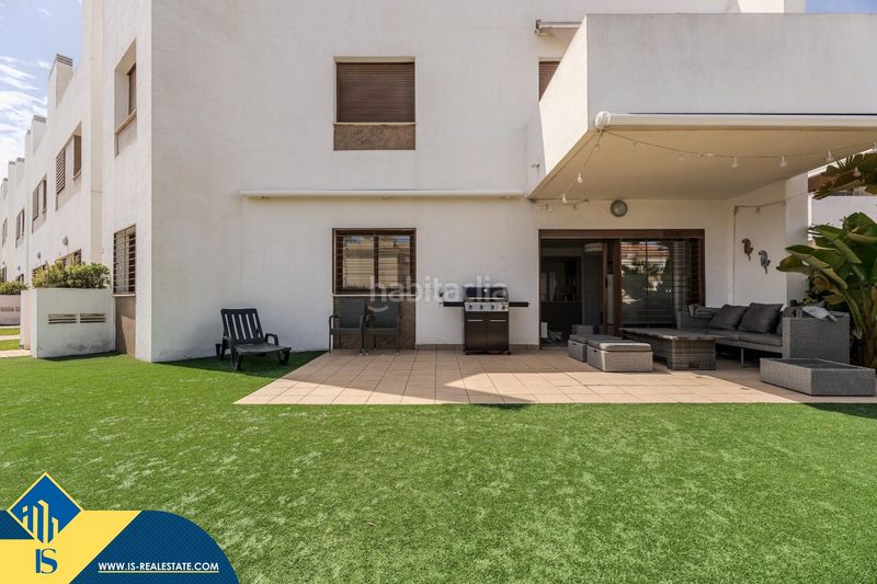 Foto c7b29213-fd37-4028-acfe-a1bafce11527. Casa amb piscina a La Zenia Orihuela