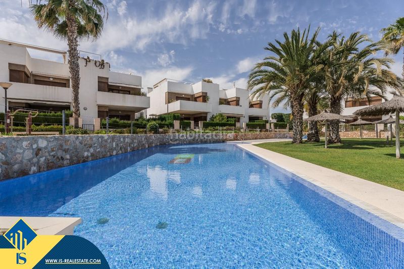 Foto ecd1fd5c-05e0-4119-bc7b-02f5c03a30e2. Casa amb piscina a La Zenia Orihuela