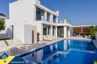 Chalet in Jumilla. Villa con piscina privada en la provincia de alicante, en la loc