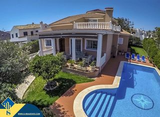 Chalet à Cañada del Molino. Villa con piscina privada, en la provincia de alicante, en la lo
