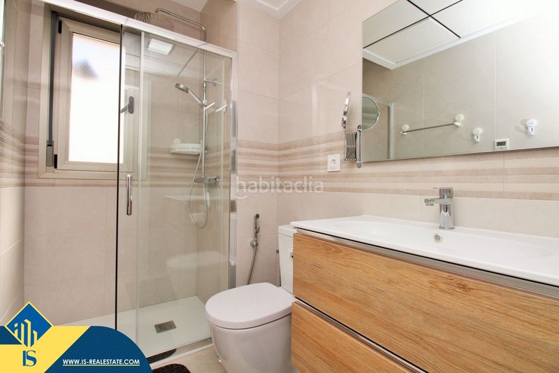 Foto 197c7493-bdd6-4cc1-996f-1352787b9842. Chalet mit parking in Villamartín-Las Filipinas Orihuela