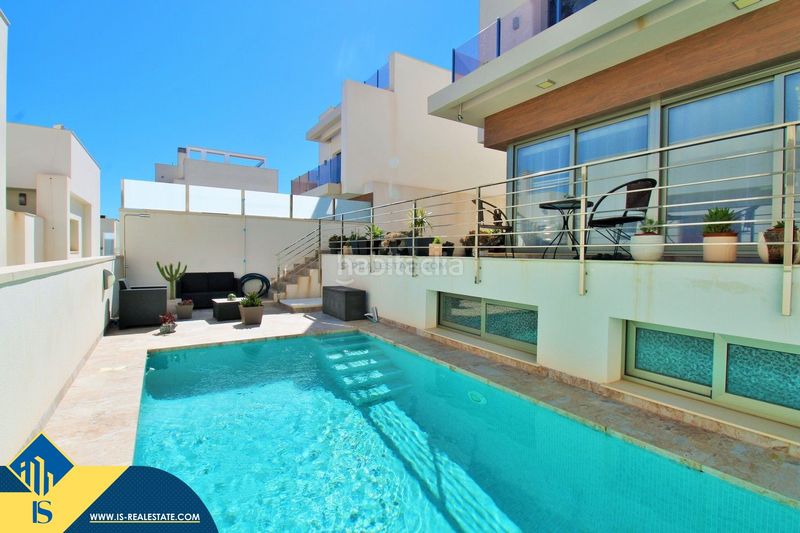 Foto 3dbbcf3d-6461-4482-879f-b81618b7db7c. Chalet mit parking in Villamartín-Las Filipinas Orihuela