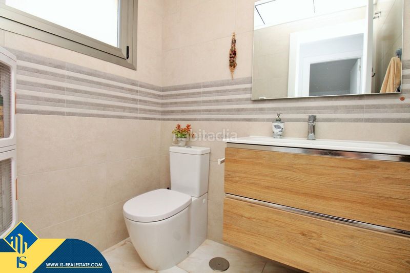 Foto 469be116-4f00-491f-8654-ed876dfe51a6. Chalet mit parking in Villamartín-Las Filipinas Orihuela