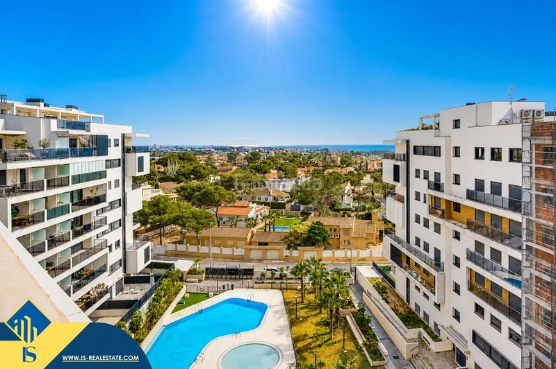 Foto bf14c8ba-7935-4122-b75d-e150c7f089b1. Àtic amb piscina a Campoamor Orihuela