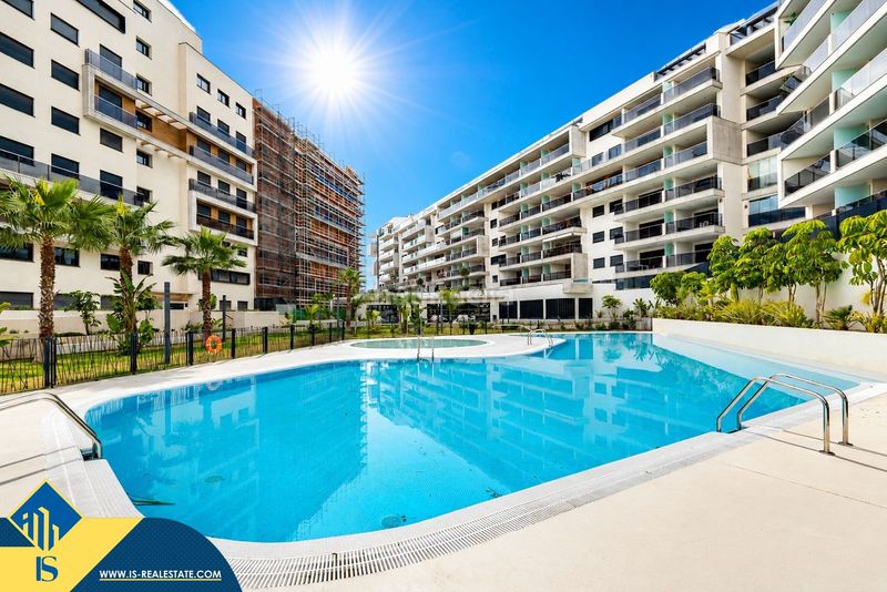 Foto dda4ecf0-364e-48a5-b790-c12e23b268e0. Àtic amb piscina a Campoamor Orihuela
