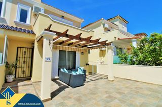 Casa a Villamartín-Las Filipinas. Casa con piscina comunitaria en la provincia de alicante, en ori