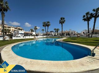 Piccolo appartamento in Playa Flamenca. Apartamento con piscina comunitaria, en la provincia de alicante