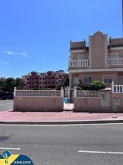 Maison à San Miguel de Salinas. Casa con piscina comunitaria, en la provincia de alicante, en la
