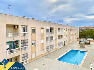 Apartament a Nueva Torrevieja. Apartamento con piscina comunitaria, en la provincia de alicante