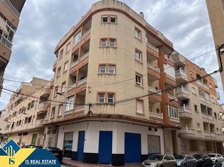 Apartament a Parque de las Naciones. Apartamento con terraza en la provincia de alicante, en torrevie