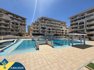 Apartamento en Los Europeos. Apartamento con piscina comunitaria, en la provincia de alicante