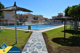 Casa a Playa Flamenca. Bungalow con piscina comunitaria, en la provincia de alicante, e