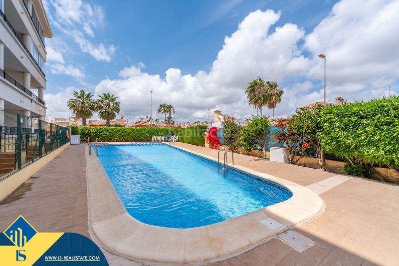Foto 469815a2-72de-48c3-926a-589a1875de60. Pis amb piscina a Playa Flamenca Orihuela