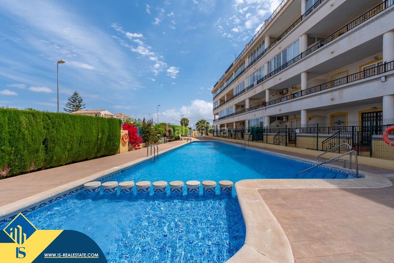 Foto 5cc409ca-e7c3-45d2-8378-7b29447fbd08. Pis amb piscina a Playa Flamenca Orihuela