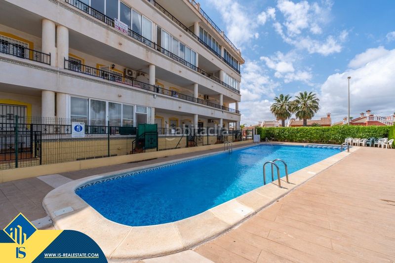 Foto f3ae96a3-f65b-4fb5-b4a5-a984786a337a. Pis amb piscina a Playa Flamenca Orihuela