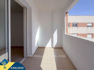 Apartament a Antonio Machado. Apartamento con terraza en la provincia de alicante, en torrevie