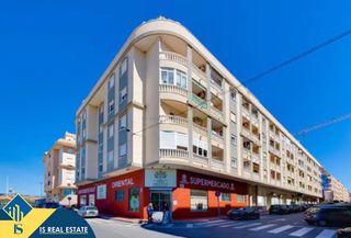 Apartamento en Parque de las Naciones. Apartamento con terraza en la provincia de alicante, en torrevie