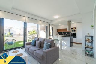 Flat in Los Almendros. Apartamento con piscina comunitaria, en la provincia de alicante