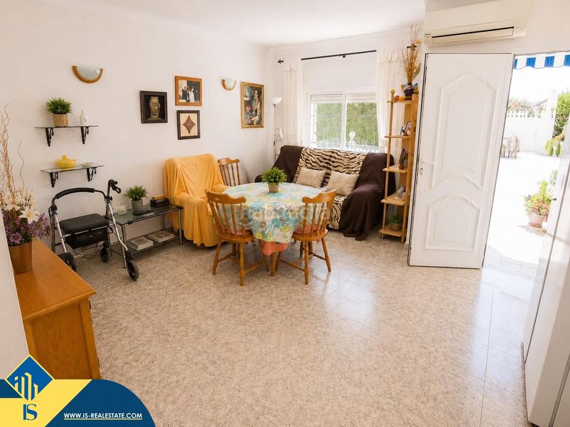 Foto b51c368f-1994-4112-a266-fc8cd90c2a7b. Casa amb aparcament a nueva Torrevieja Torrevieja
