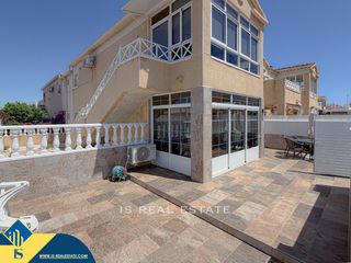 Casa a Parque Acuático - Sector 25. Bungalow reformado con piscina comunitaria, en la provincia de a